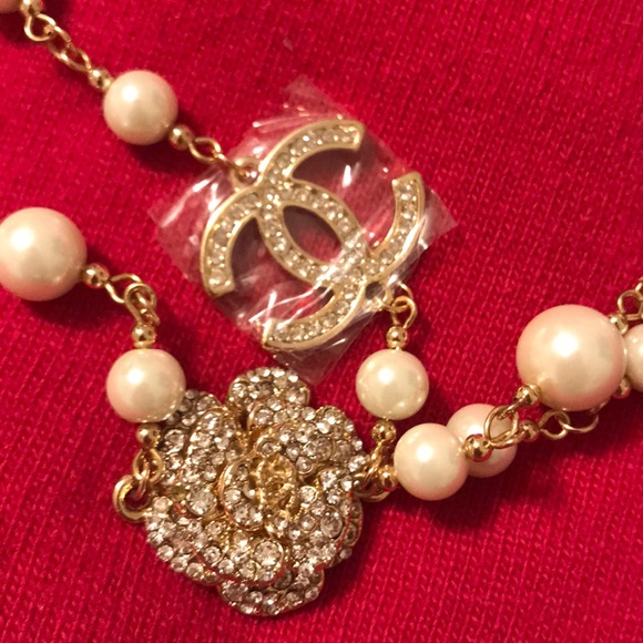 NWOT. Authentic CHANEL PEARL necklace - Picture 2 of 7